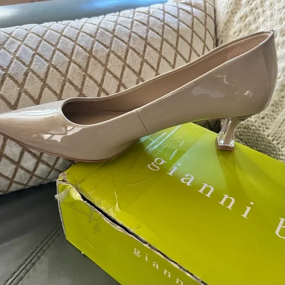 NIB $110 GIANNI BINI Rinna PATENT Pointed Toe KITTEN HEEL Nude PUMPS 9.5 - Picture 3 of 17